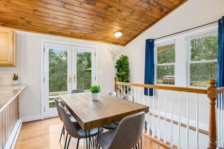 Harpers Ferry Cabin Hot Tub, Deck, Fire Pit, Wifi エクステリア 写真
