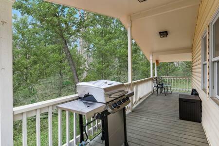Harpers Ferry Cabin Hot Tub, Deck, Fire Pit, Wifi エクステリア 写真