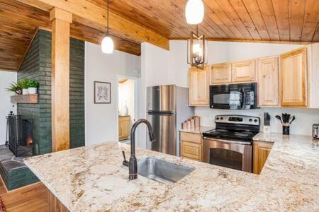 Harpers Ferry Cabin Hot Tub, Deck, Fire Pit, Wifi エクステリア 写真