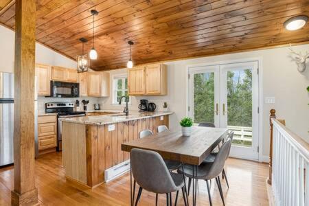 Harpers Ferry Cabin Hot Tub, Deck, Fire Pit, Wifi エクステリア 写真