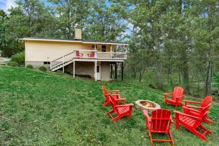 Harpers Ferry Cabin Hot Tub, Deck, Fire Pit, Wifi エクステリア 写真